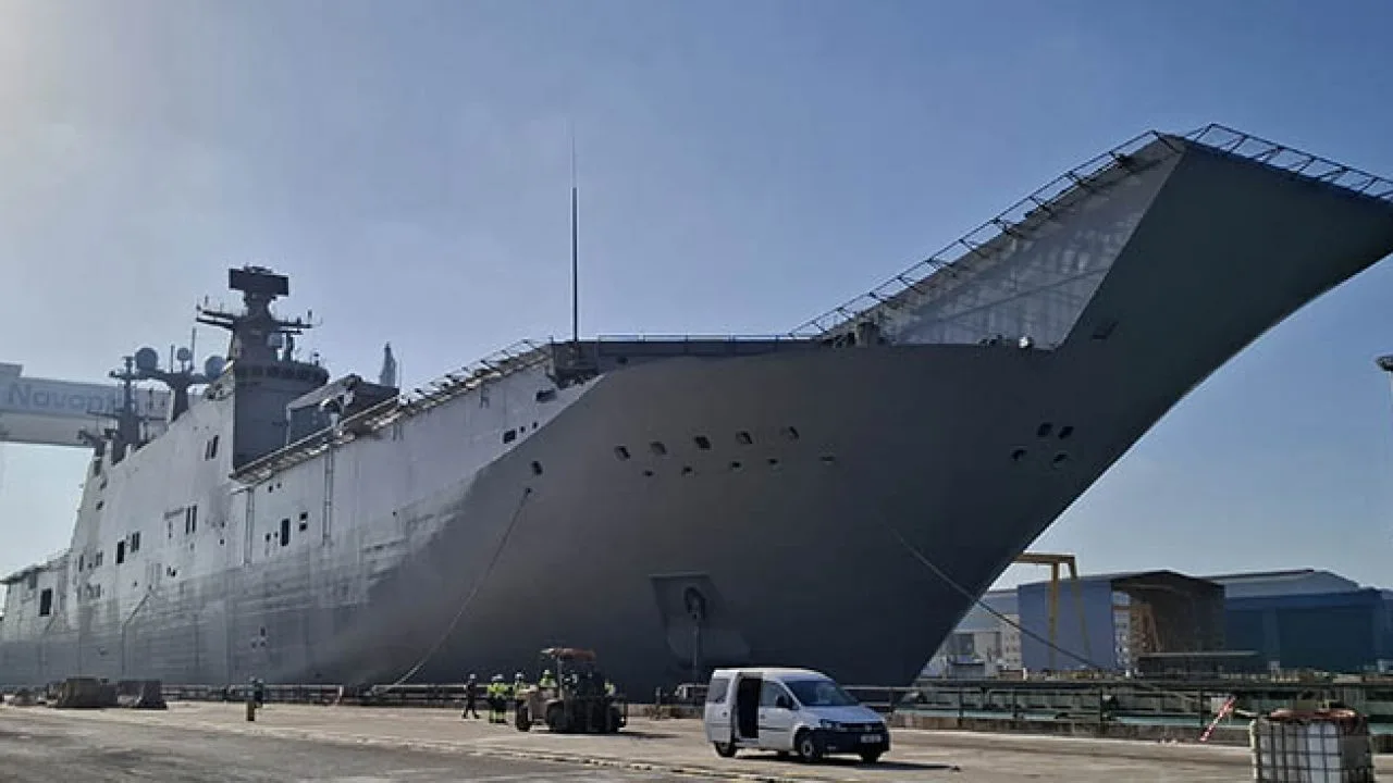 Trabajos mecánicos y eléctricos en buques militares